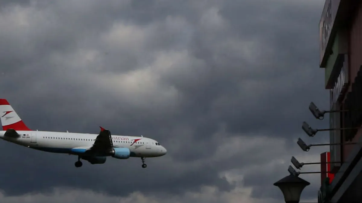 Izvinjavajući se putnicima, naglasio je da je otac troje djece i da nikada ranije nije odbio da izvrši let