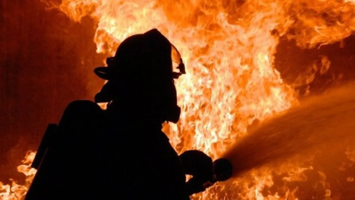 Požar je izbio jutros oko 10 sati u stambenom objektu koja se nalazi u centru Prizrena, objavila je Koha.