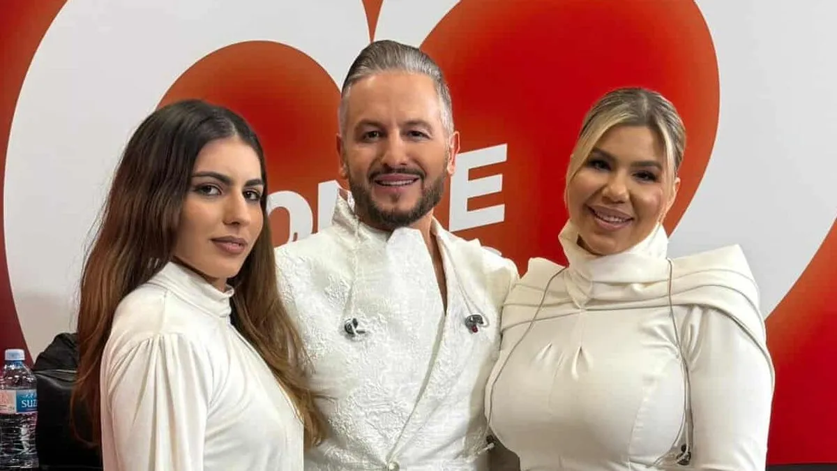 Okupio je renomirani tim saradnika koji je vodio računa o svakom segmentu njegovog nastupa