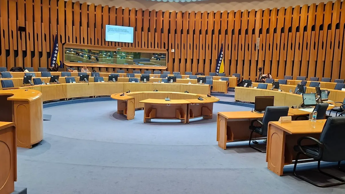 2025. je potpuno izgubljena godina, nazadovanje, bez ikakvog napretka i smisla, kaže Cenić