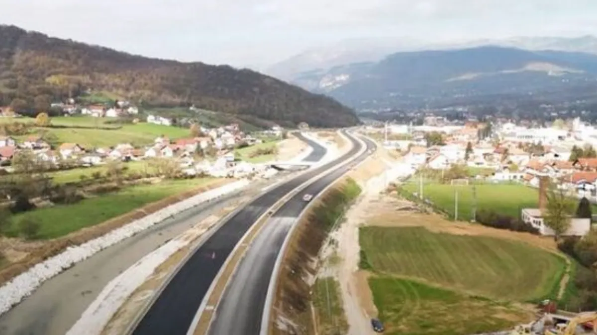 Javna je tajna da je uvjet EIB-a za nastavak finansiranja smjena Uprave, ali da je Nikšić uporno odbija, navode iz SDA