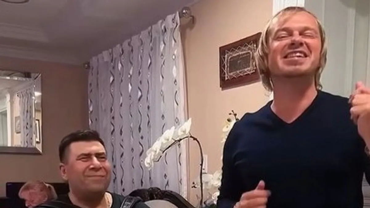 Tokom karijere sarađivao je s brojnim poznatim imenima domaće estrade, među kojima je i kraljica sevdaha Hanka Paldum