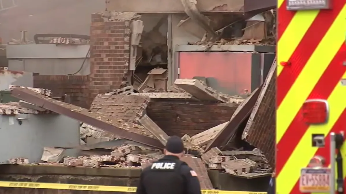 Vatrogasni komandant izjavio je da se pet osoba vodi kao nestalo, dok je još neodređen broj preživjelih povrijeđen