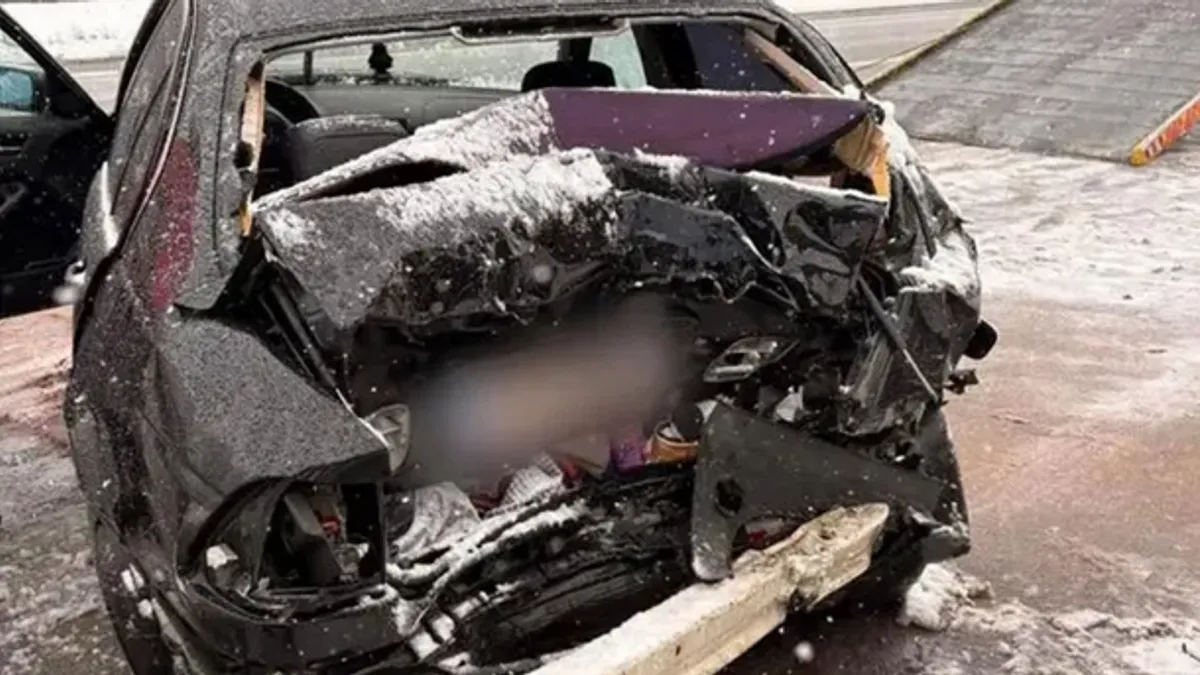 Povrijeđeni su zadobili povrede neutvrđenog stepena i vozilima hitne pomoći prevezeni su u Pokrajinsku bolnicu u Filahu.