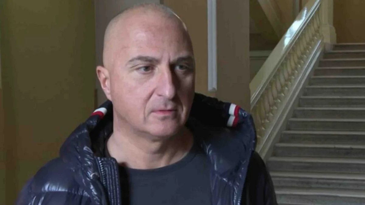 Podsjećamo, riječ je o dekanu Stomatološkog fakulteta Muhamedu Ajanoviću, te glavnoj prosvjetnoj inspektorici Dalili Hakalović...