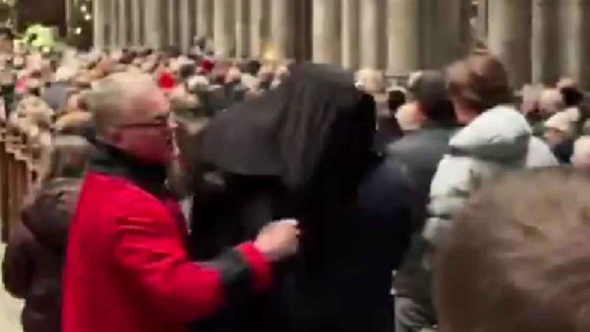 Incident je izazvao i lavinu negativnih komentara na internetu