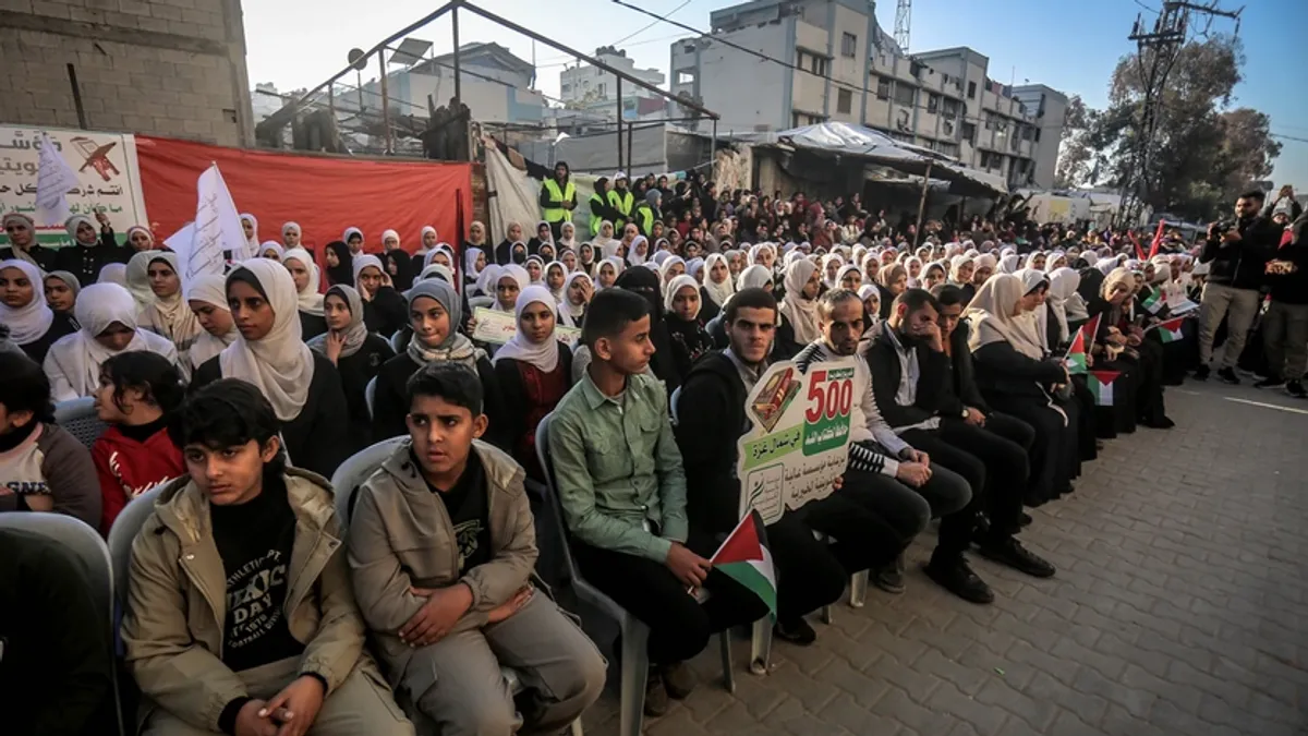 Palestinci nastavljaju učiti i podučavati Kur’an bez obzira na okolnosti, naglašavajući da su vjera i strpljenje ključni oslonci u vremenima krize.