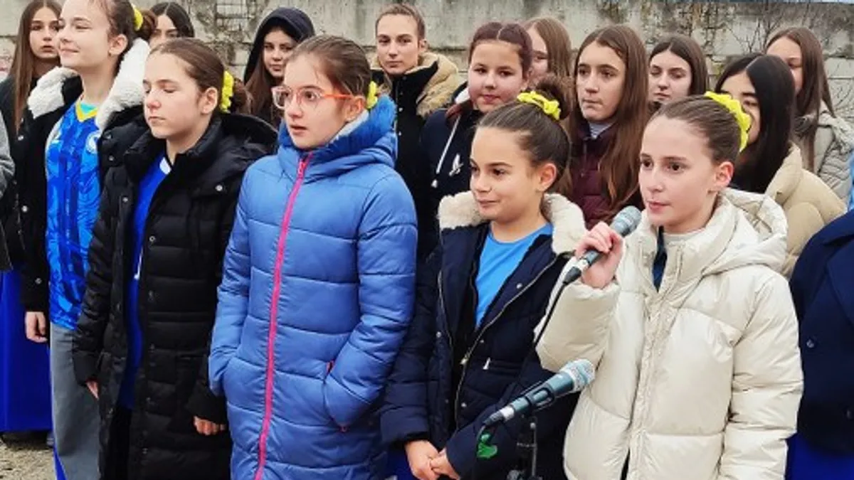 Načelnik Hasanović posebno značajnim je ocijenio kontinuirano učešće učenika vogošćanskih škola prilikom ovih obilježavanja 