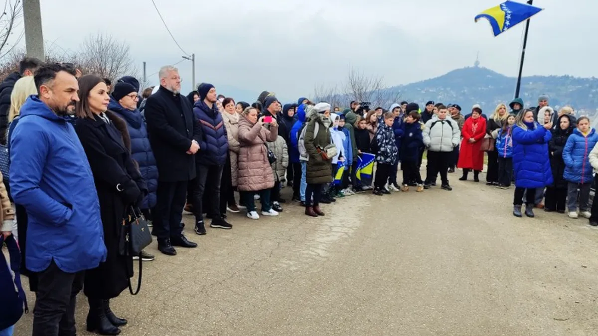 Načelnik Hasanović posebno značajnim je ocijenio kontinuirano učešće učenika vogošćanskih škola prilikom ovih obilježavanja 