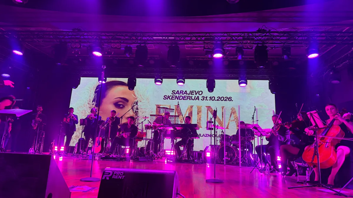 Regionalna zvijezda Emina Jahović zahvalila se večeras sarajevskoj publici na ljubavi i najavila novi koncert u glavnom gradu BiH