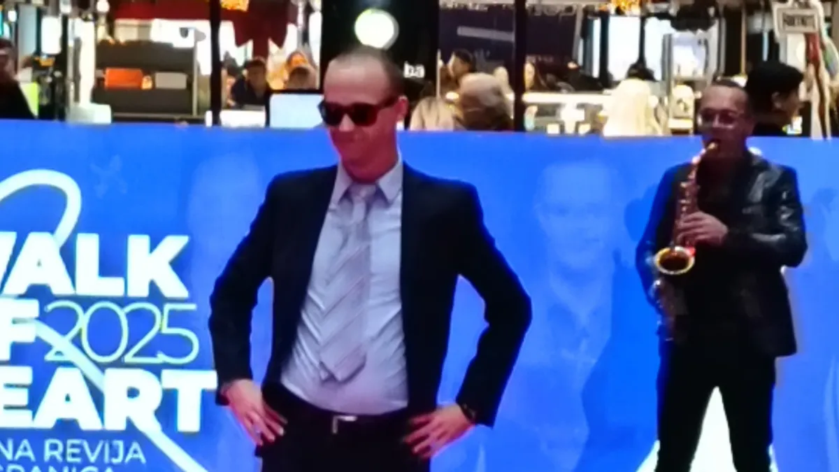 Autori kreacija i modeli koji su nastupali pred više stotina  zainteresiranih prolaznika bili su štićenici Centra za djecu i odrasle osobe sa posebnim potrebama ZDK