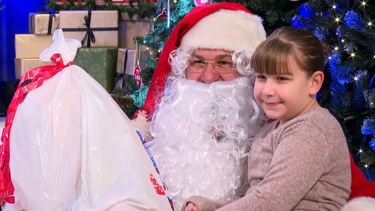 Za dobru zabavu bio je zadužen i naš Djed Mraz koji je usrećio mališane 