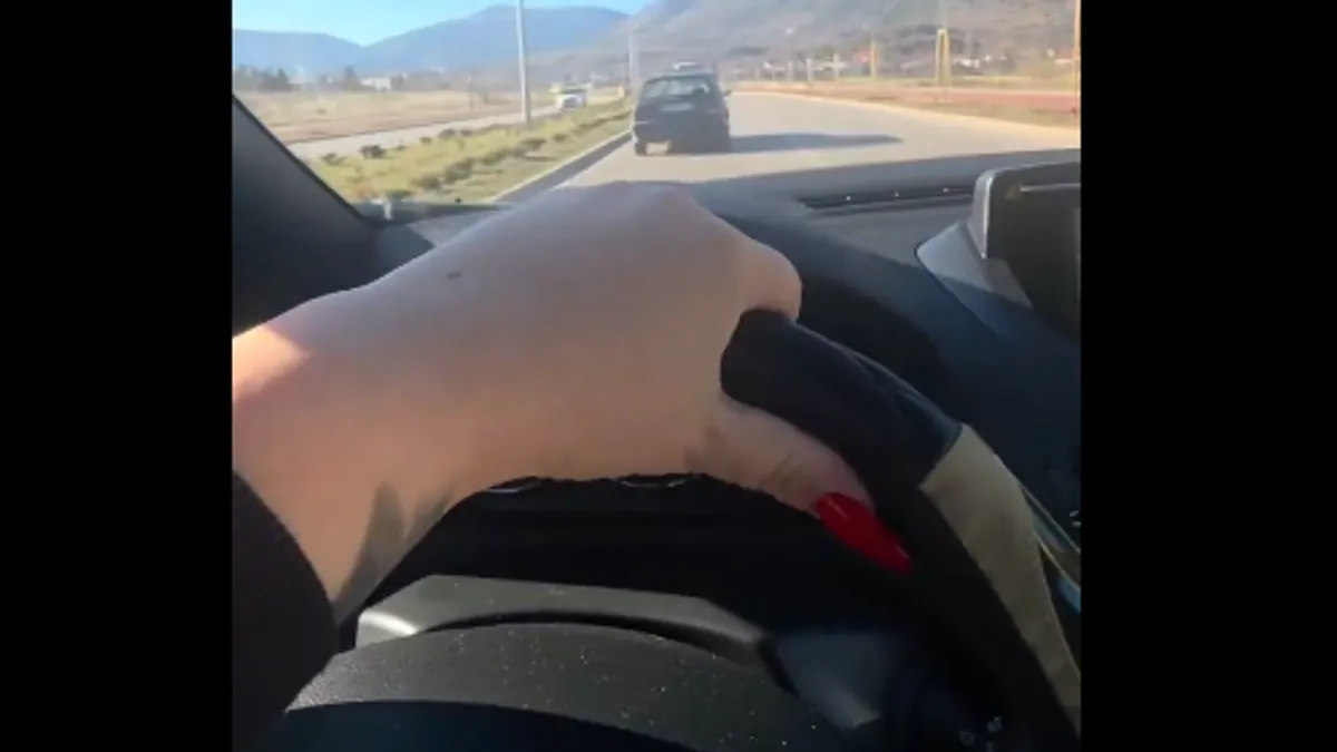 Kako navode, posebno zabrinjava činjenica da se radi o mostu koji svakodnevno koriste pješaci, studenti, biciklisti i brojni vozači.