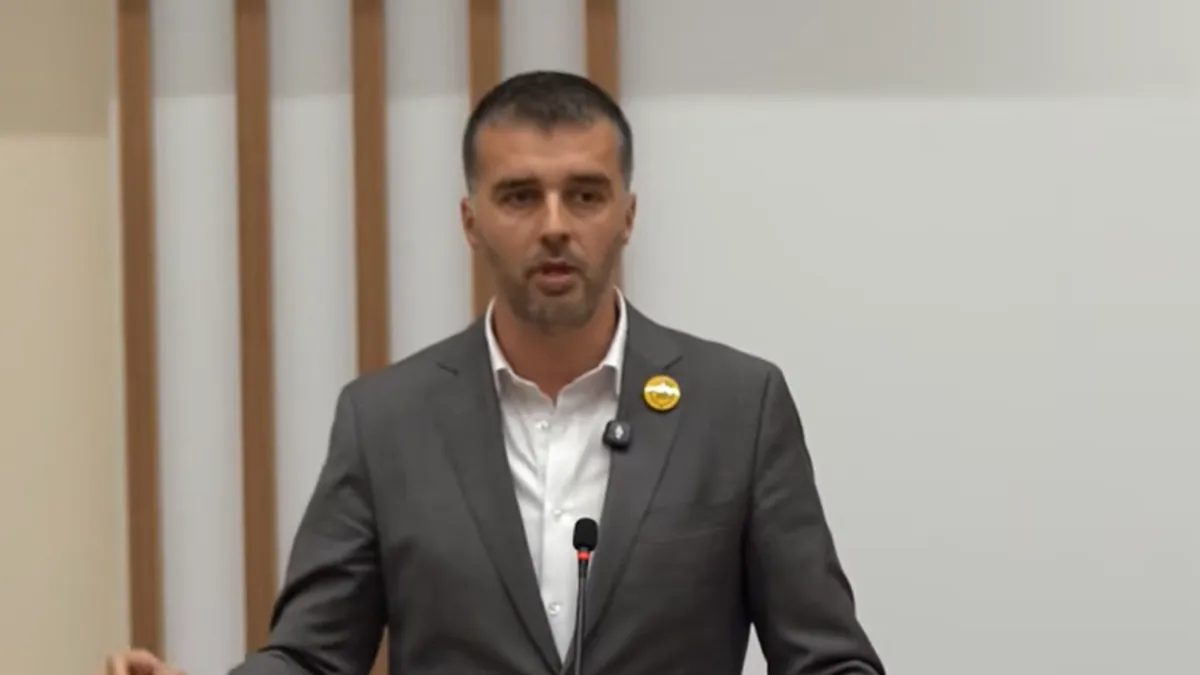 Organizacionim učvršćivanjem širi podršku, dok se podrška vlasti istovremeno potiskuje, kazao je Manojlović