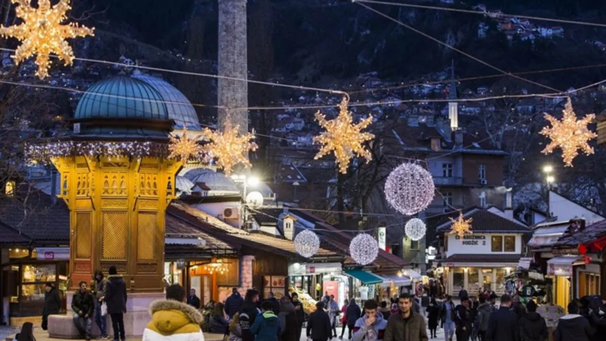 U srijedu navečer, odnosno tokom novogodišnje noći, moguć je umjeren i prolazan porast oblačnosti sa sjevera, ali bez padavina. 