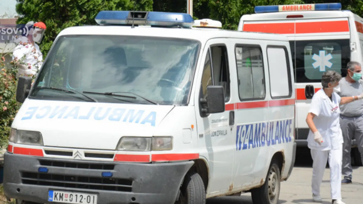 Požar je izbio jutros oko 10 sati u stambenom objektu koja se nalazi u centru Prizrena, objavila je Koha.