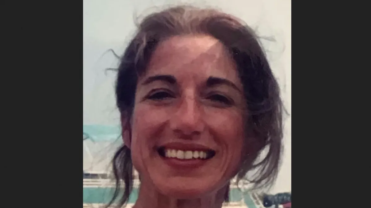 Ubica je zagrizao mamac. Popio je vodu iz jedne flaše, spustio je i otišao. 