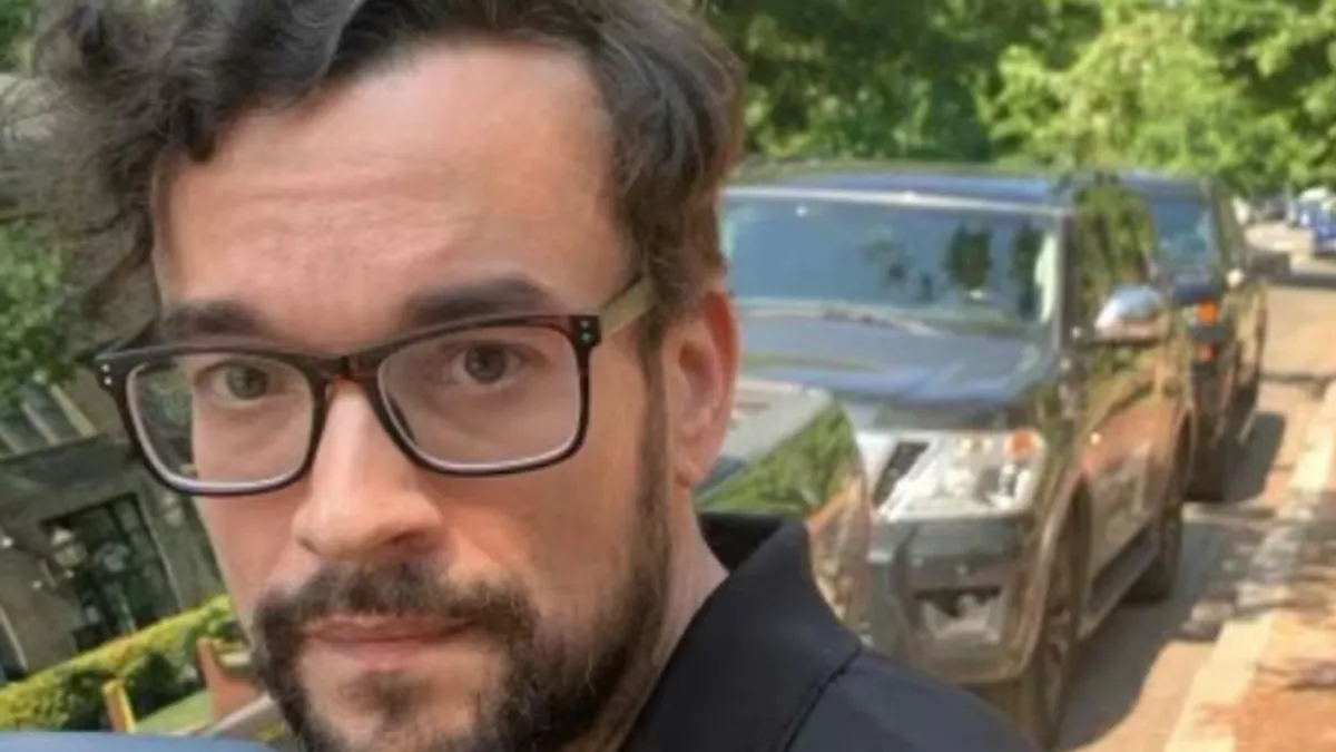 Ubica je zagrizao mamac. Popio je vodu iz jedne flaše, spustio je i otišao. 