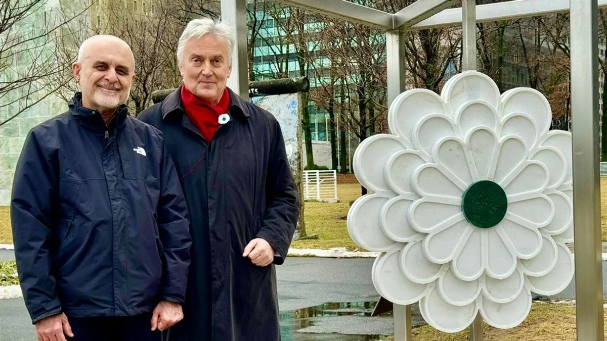 Avdović posjetio spomenik Cvijet Srebrenice u New Yorku: Sijači mržnje su još jednom poraženi