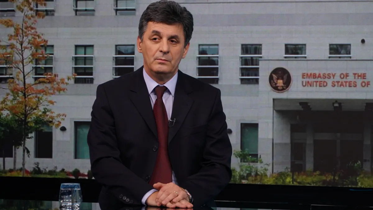 Centralna izborna komisija BiH odlučila je danas da se ponove izbori na 136 biračkih mjesta jer su utvrđene nepravilnost tokom posljednjih prijevremenih izbora za predsjednika RS.