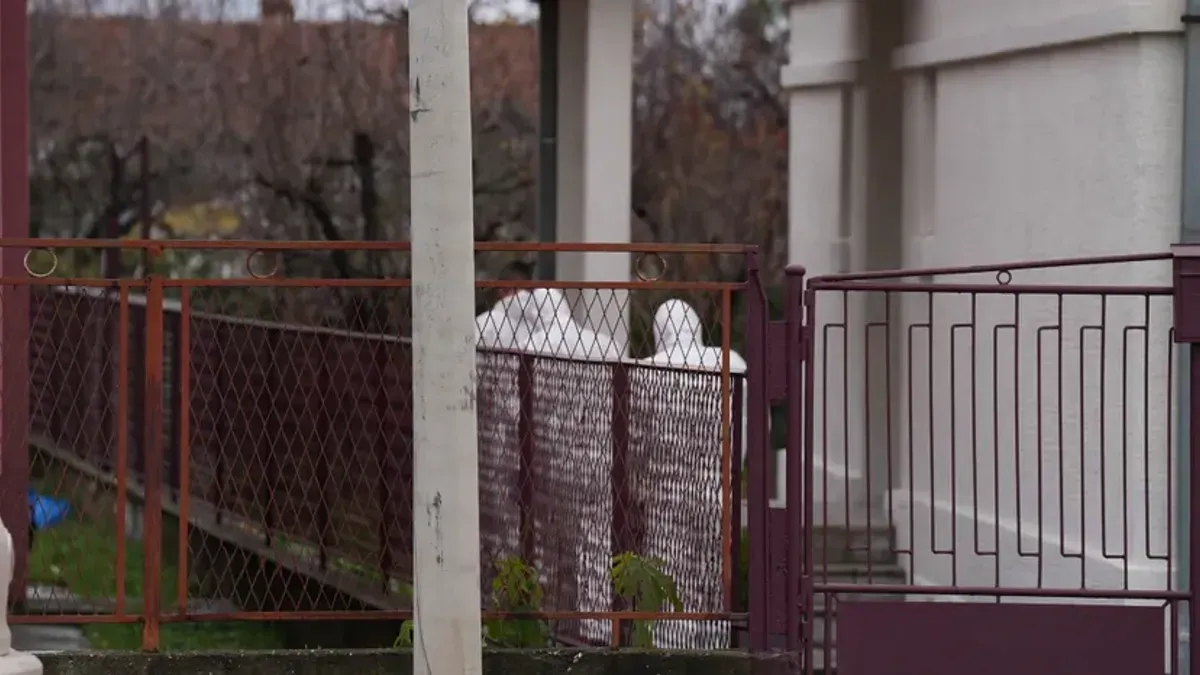 Komšije iz naselja kažu da se ova porodica tu doselila prije pet, šest godina.