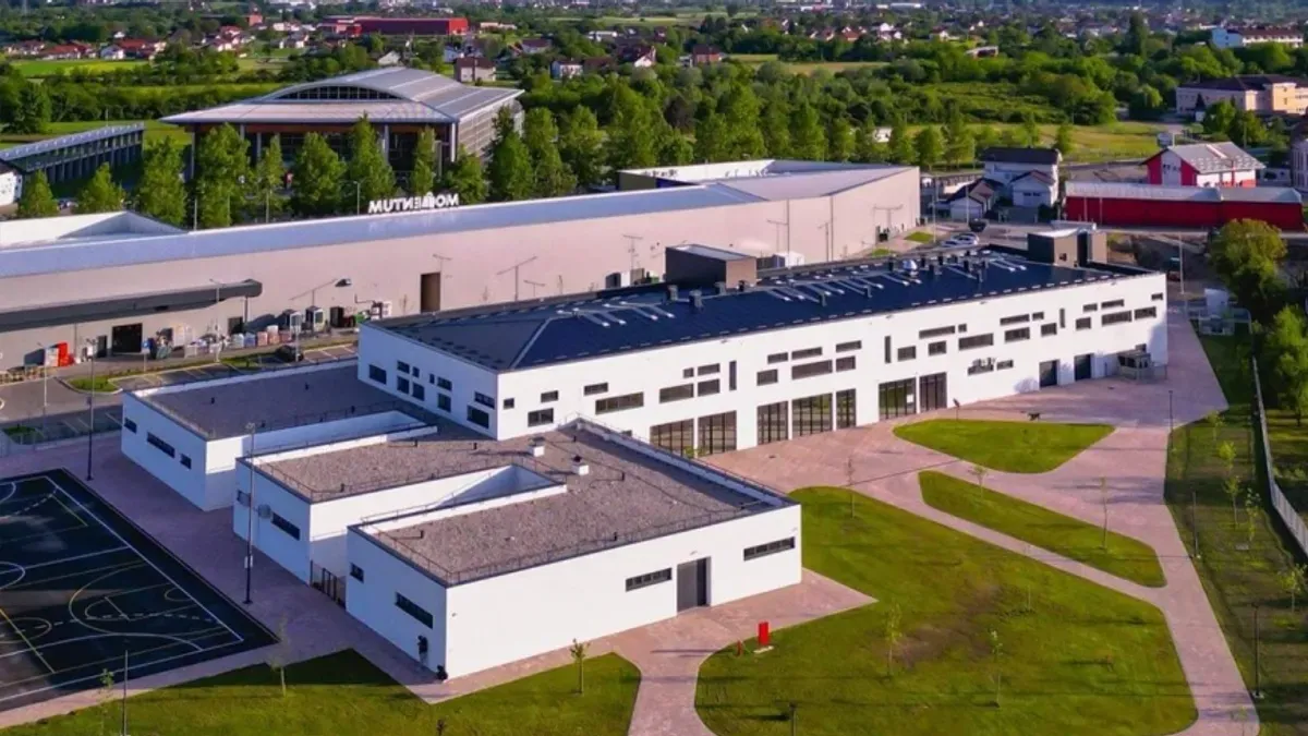 Do sada je hitna pomoć u školu dolazila 90 puta tokom 75 školskih dana, a neki učenici su zadobili teže povrede zbog padova