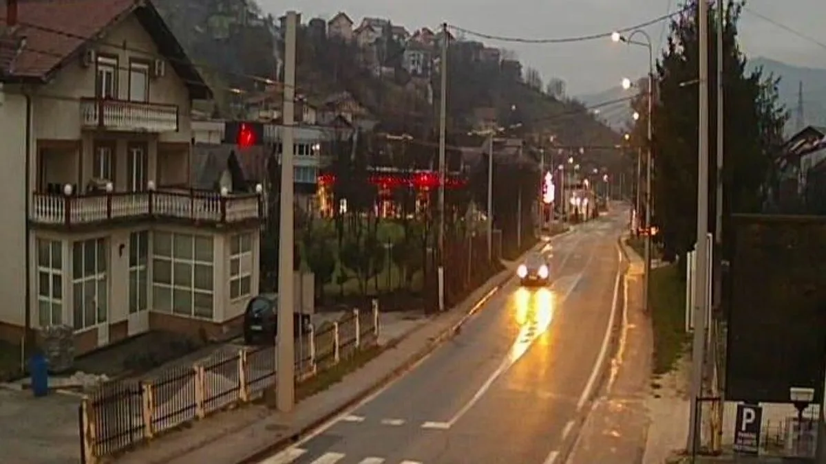 Mokre ceste i gusta magla usporavaju saobraćaj širom BiH