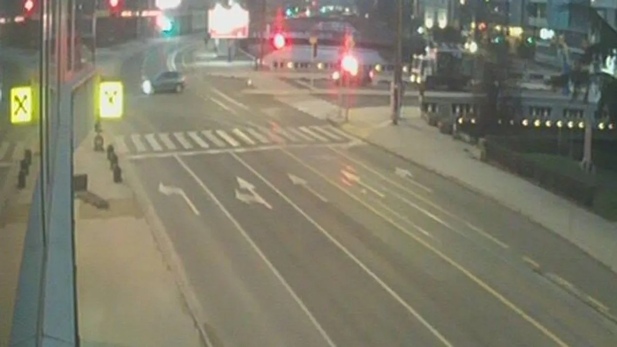 U mjestu Donje Paprasko, na magistralnoj cesti Konjic-Jablanica, zbog sanacije dilatacija na mostu saobraća se naizmjenično jednom trakom.