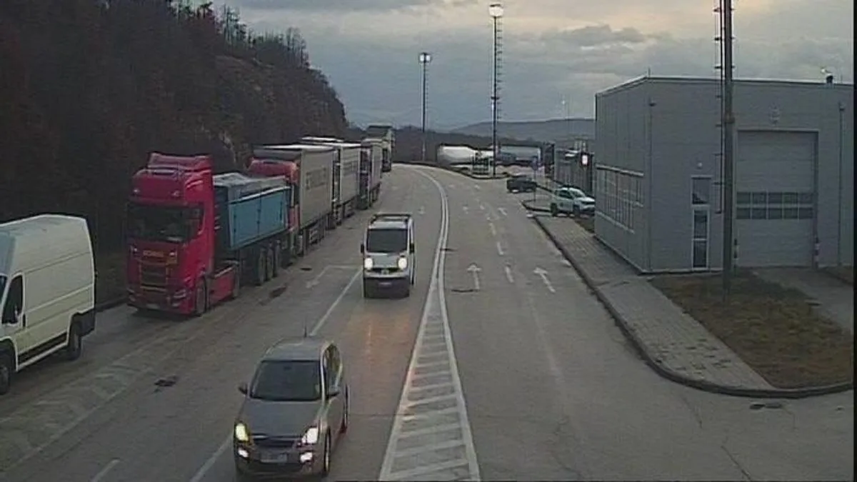 Na graničnim prijelazima bilježe se zadržavanja od 10 do 30 minuta, a zbog predstojećih praznika očekuje se pojačan promet.