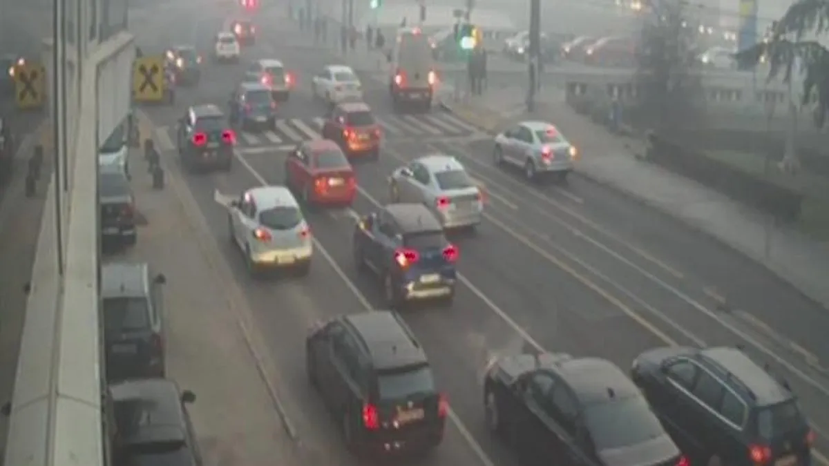 Na graničnim prijelazima bilježe se zadržavanja od 10 do 30 minuta, a zbog predstojećih praznika očekuje se pojačan promet.