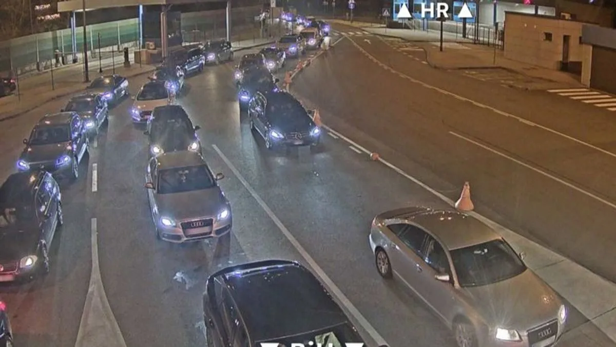 Kolovoz je većinom suh ili vlažan, a frekvencija vozila pojačana.