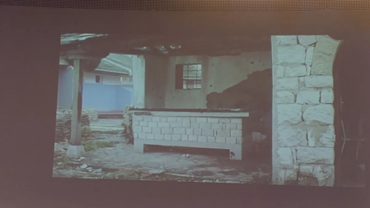 Knjiga se temelji na haškim presudama, svjedočanstvima preživjelih i nizu originalnih dokumenata, koji su prvi put objavljeni. 