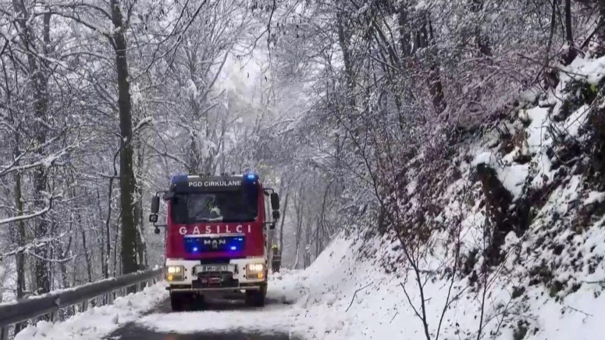 Uprkos vanrednom naporu da se što brže obnovi opskrba električnom energijom, nekoliko područja je preko noći ostalo bez struje