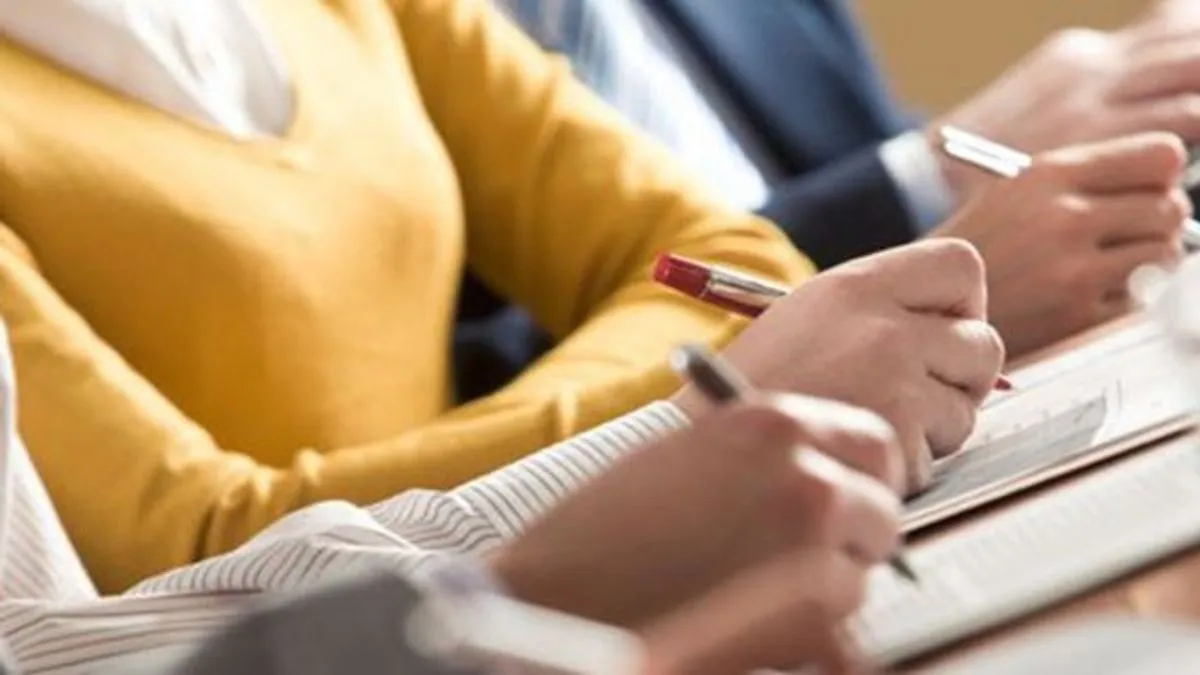 Sva dokumentacija koja se dostavlja radi dokazivanja općih uslova mora biti u originalu ili kopiji ovjerenoj u opštini ili kod notara.