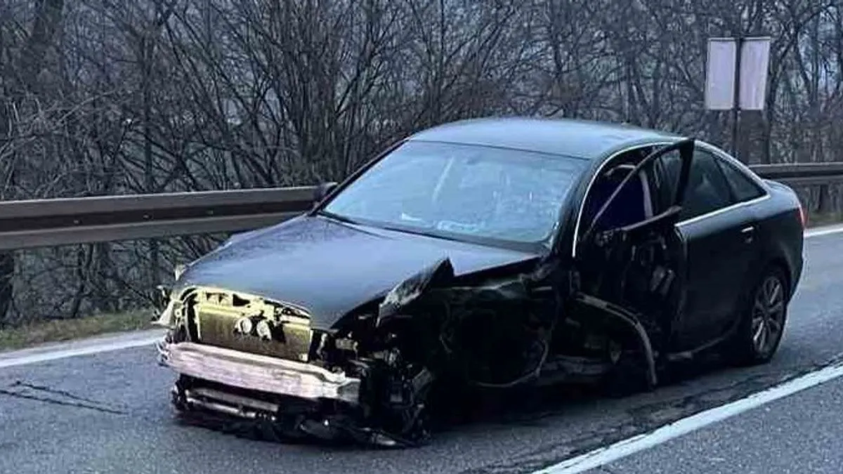 Zbog uviđaja, saobraćaj na ovoj dionici je potpuno obustavljen, a vozila se preusmjeravaju na alternativne pravce.