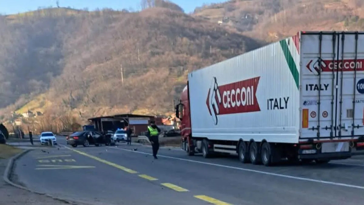 Zbog nezgode je saobraćaj na ovoj dionici u potpunosti obustavljen.