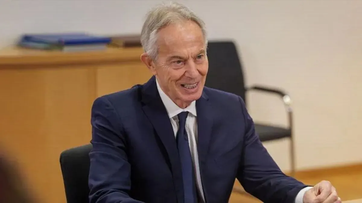 Njegova kontroverzna uloga u podršci invaziji na Irak 2003. godine izazvala je otpor u regionu