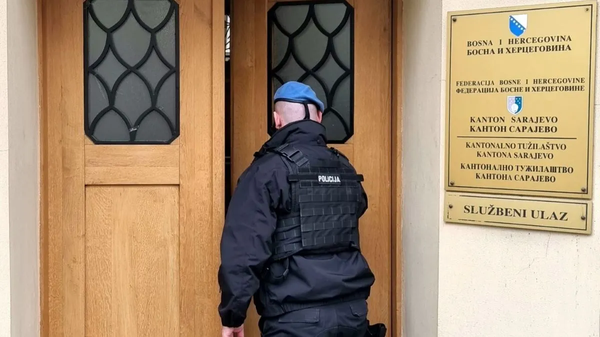 Prema optužnici, grupa je u periodu od 1. jula do 3. oktobra 2025. godine pokušala iznuditi iznos od 150.000 konvertibilnih maraka.