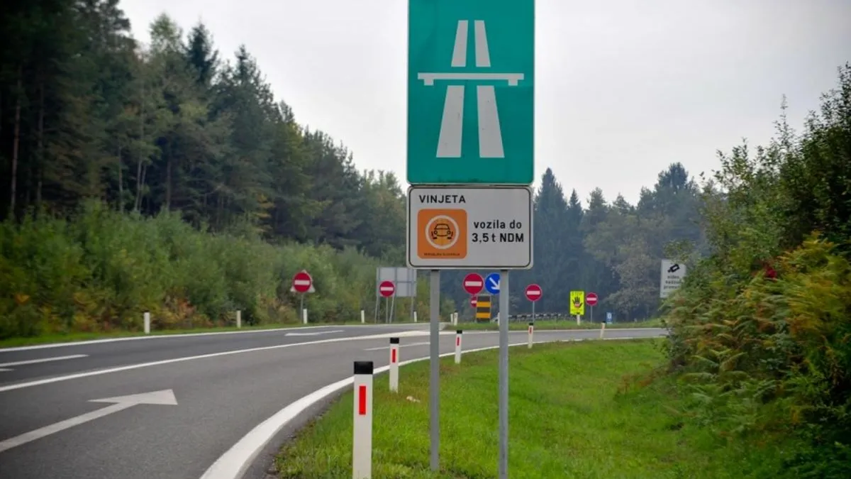 Policija je utvrdila da je muškarac u vozilu prevozio šest turskih državljana koji su ilegalno ušli u Sloveniju