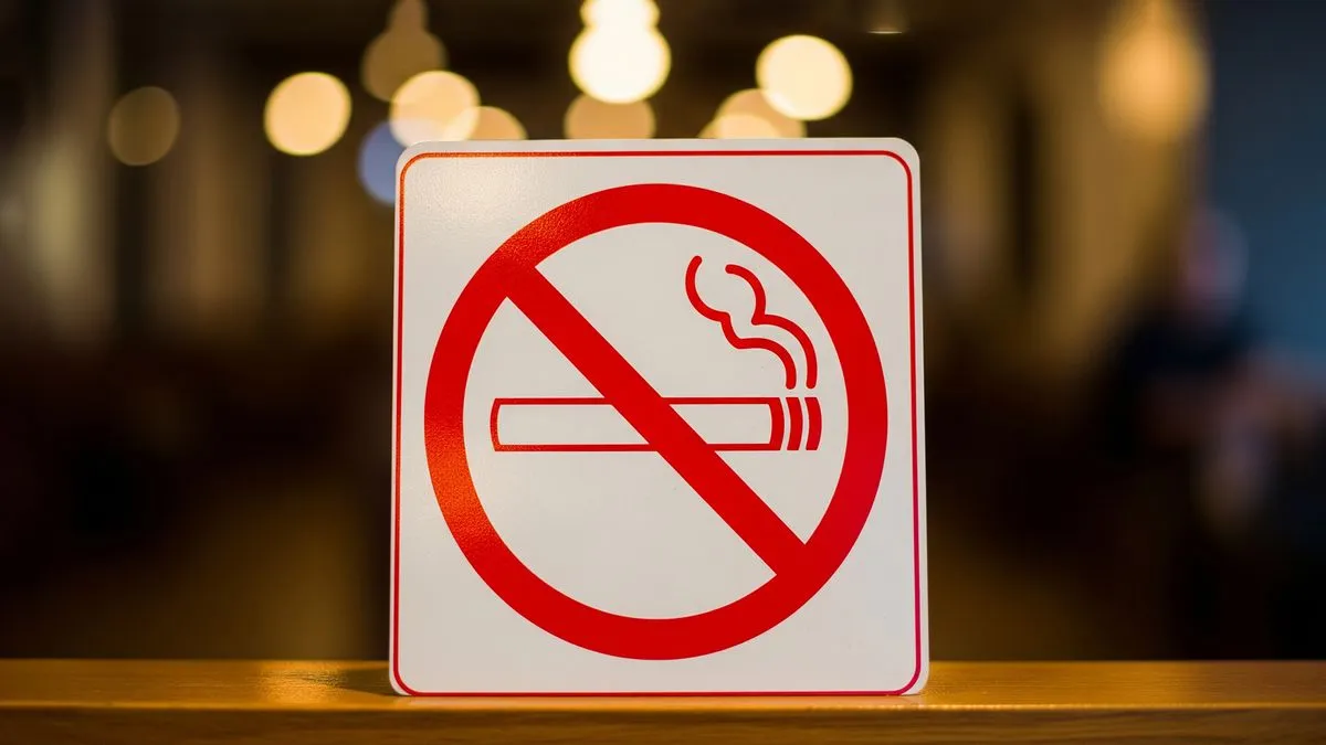 Zabranjeno je pušenje duhana, duhanskih i ostalih proizvoda za pušenje prilikom javnih nastupa, objavljivanje fotografija lica sa cigaretom u štampanim medijima