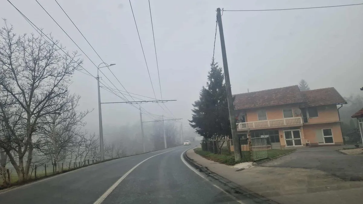 Prisustvo temperaturne inverzije u večernjim satima dodatno otežava razrjeđivanje zagađenja.