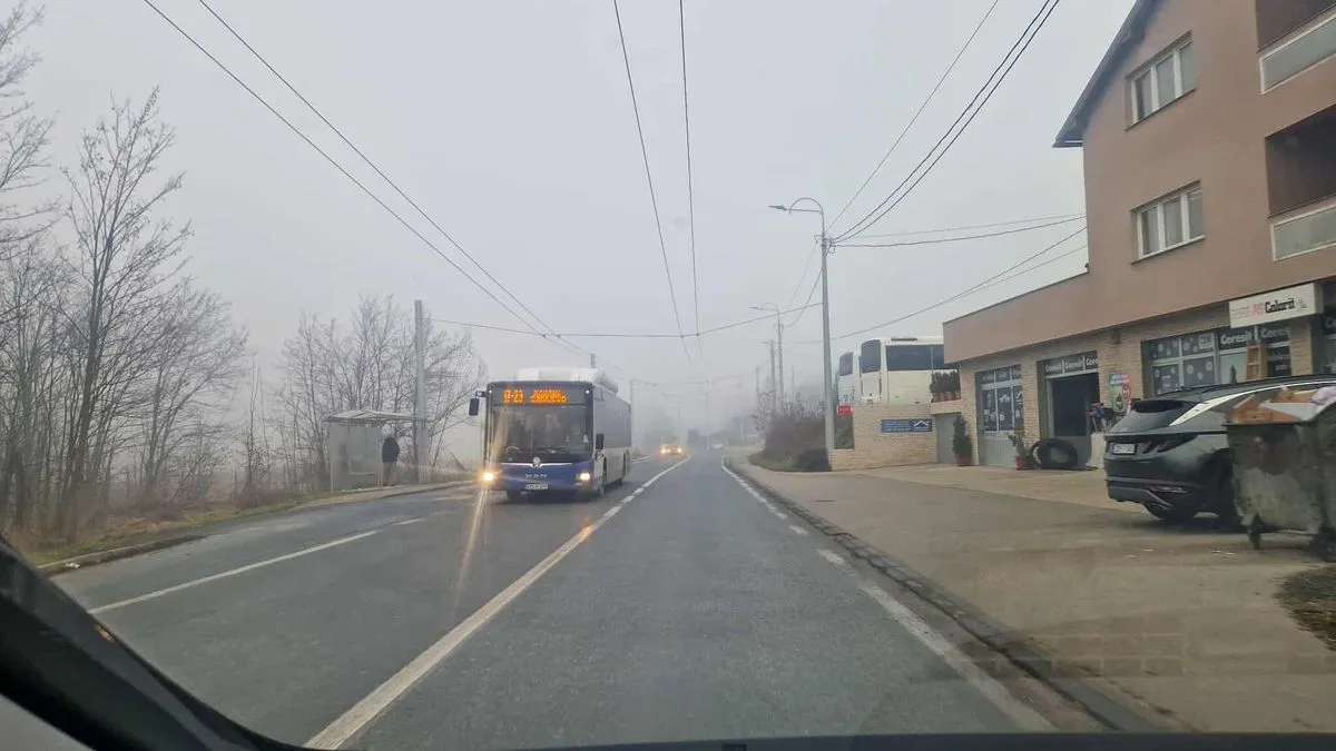 Prisustvo temperaturne inverzije u večernjim satima dodatno otežava razrjeđivanje zagađenja.