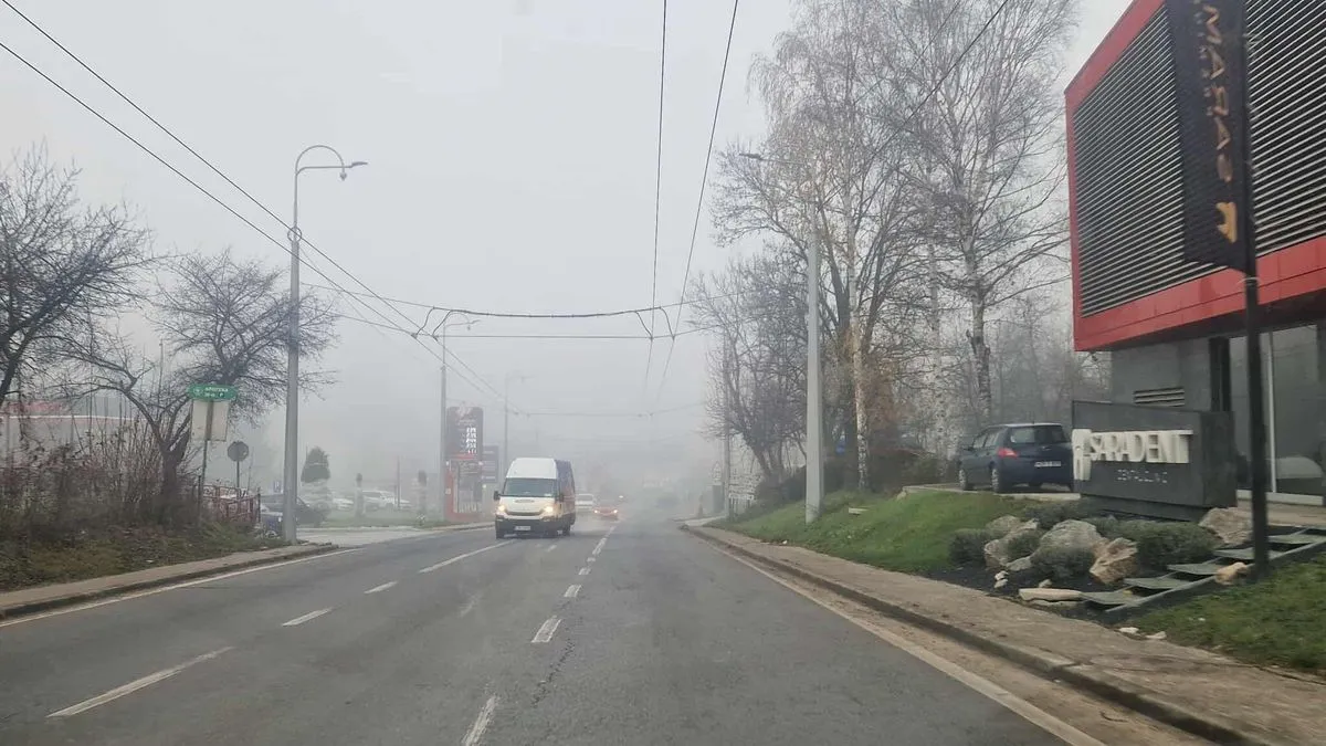 Prisustvo temperaturne inverzije u večernjim satima dodatno otežava razrjeđivanje zagađenja.