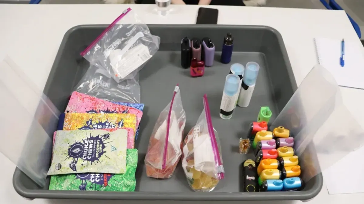 Preliminarnim testiranjem utvrđeno je da svi predmeti sadrže veću količinu praškastih, tvrdih i tečnih psihoaktivnih supstanci, odnosno THC