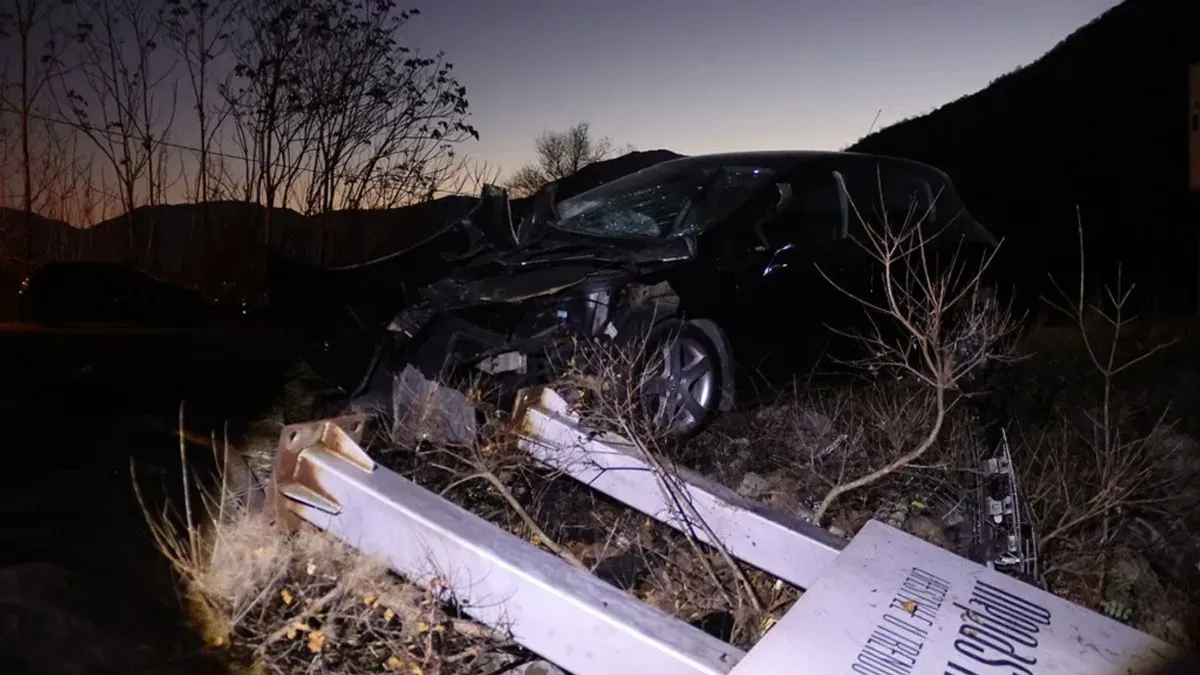 Krš i lom kod Mostara: Vozač povrijeđen nakon slijetanja s ceste