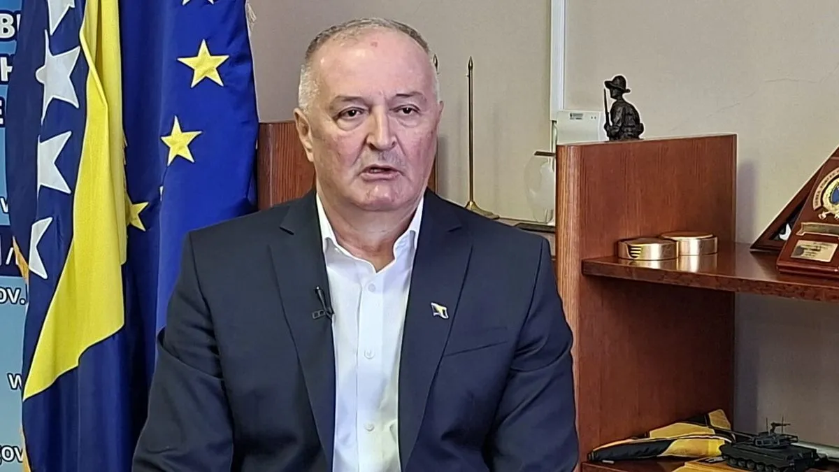 'Svjedoci smo u posljednje vrijeme šta sve radi 'poluretardirana' Željana Zovko, koja se uporno miješa u unutrašnje stvari Bosne i Hercegovine, i to su ta 'ustaška kopilad'.'