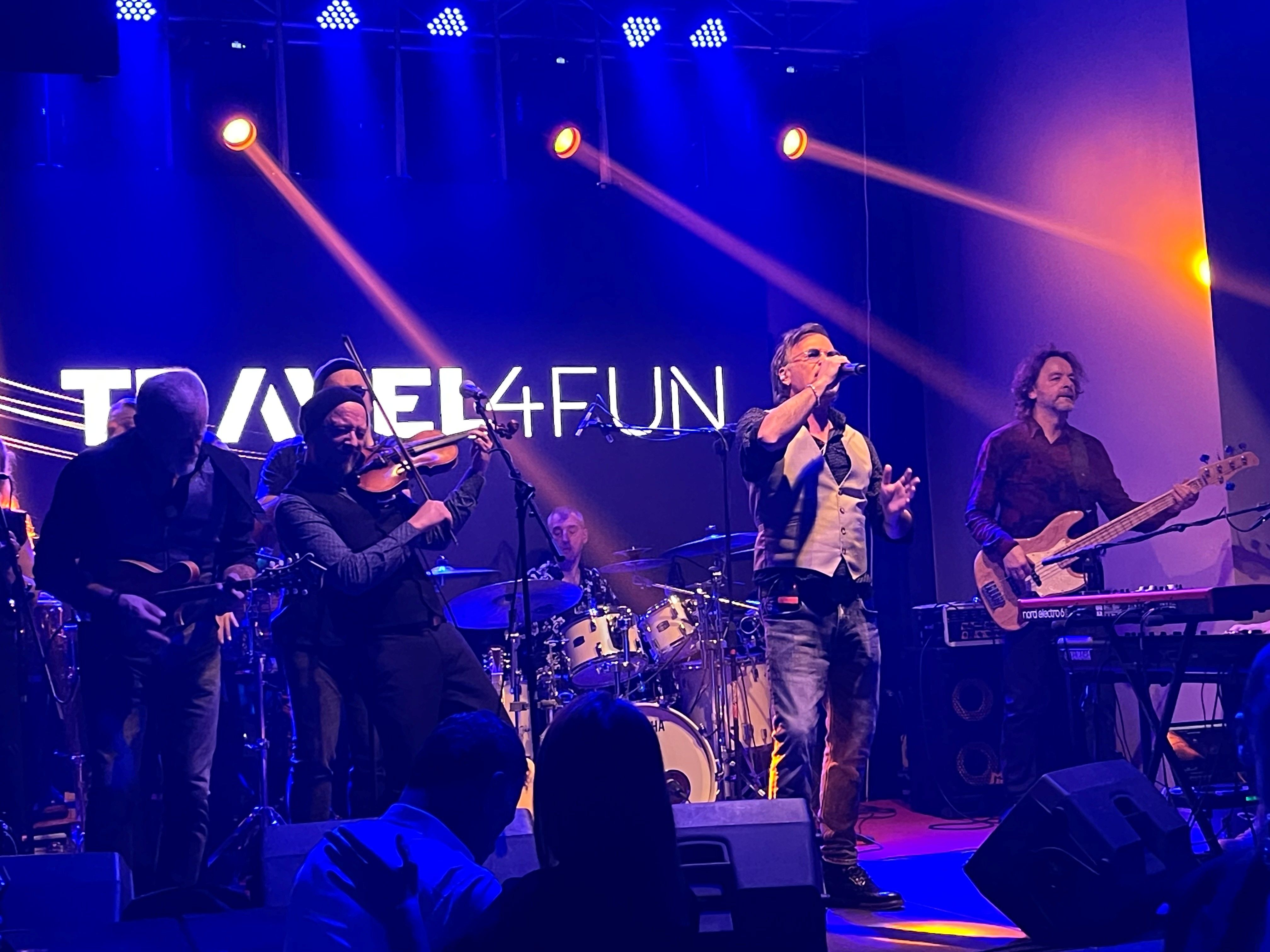 Gibonnijev spektakl na Jahorini: Pozdrav za muškarce koji su došli protiv volje za mir u kući