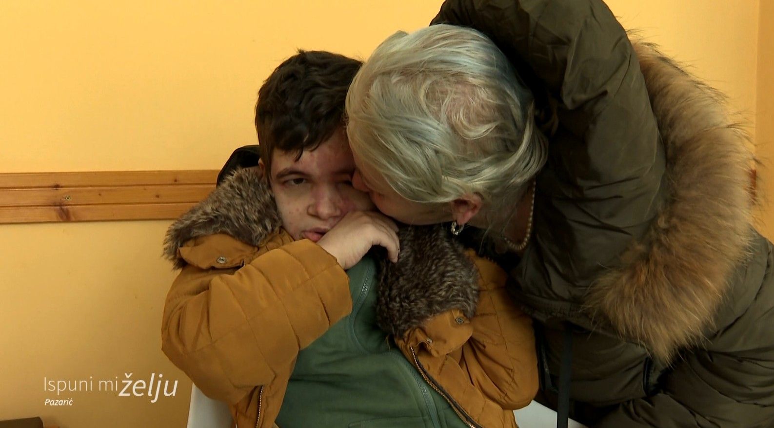 "Sama ostala, ni komšijama ni mukajet, niko da pozvoni, ništa, nikoga nije briga. Da mi nema kuhinje Crvenog križa krepala bih od gladi'', govori nam Fata Zametica