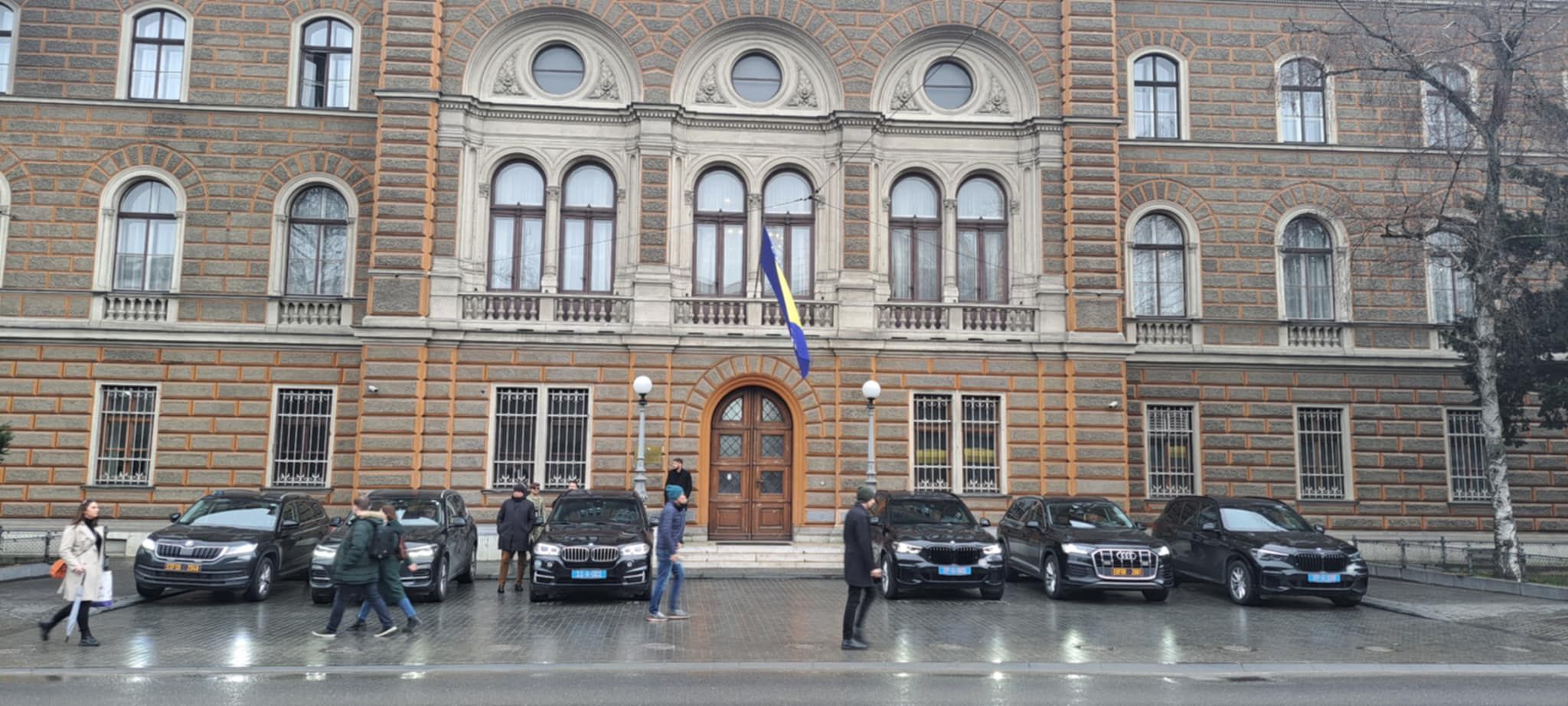 Sastanak je sazvan nakon što je Sud BiH u donio prvostepenu presudu za predsjednika bh. entiteta RS Milorada Dodika.