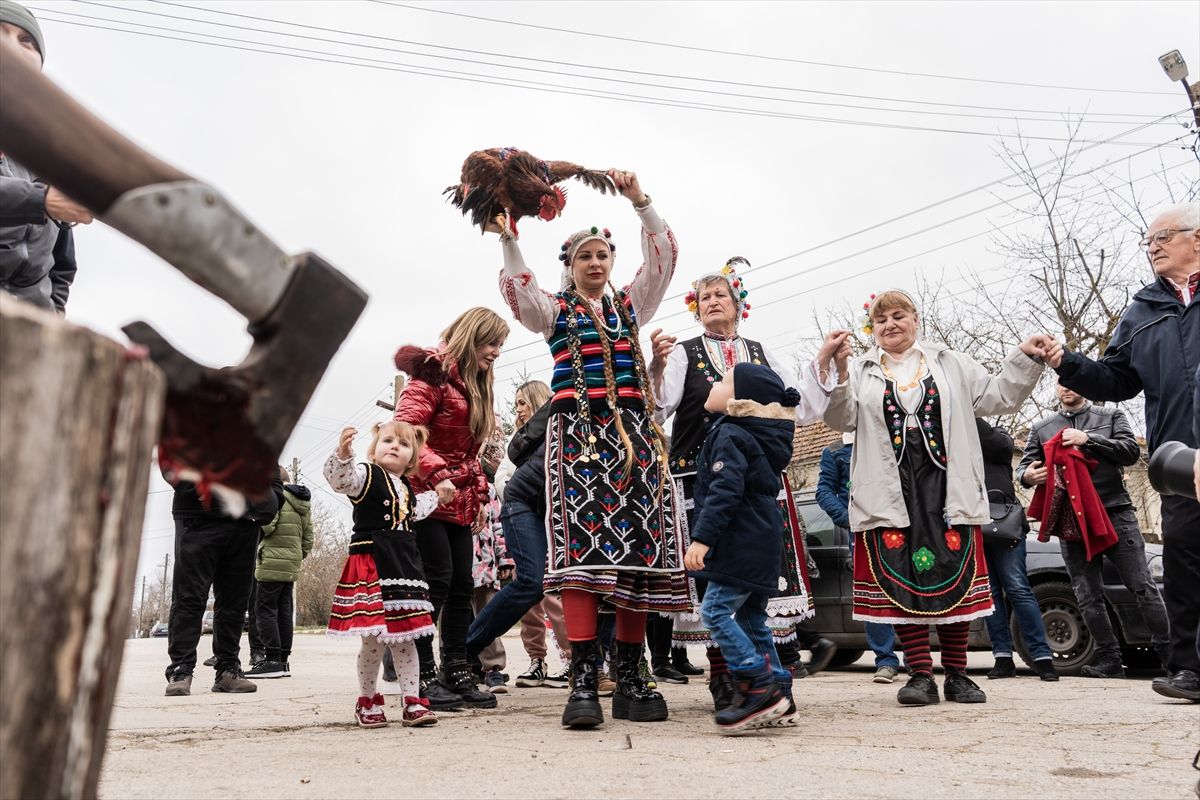 
Proslava Dana pijetla - Petljovden, kada ljudi žrtvuju pijetlove, narodni je praznik u Bugarskoj koji se obilježava 2. februara i posvećen je zdravlju i plodnosti muškog potomstva